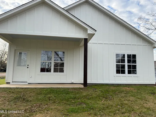 $197,900 | 225 Southeast 7th Avenue, Magee, MS 39111