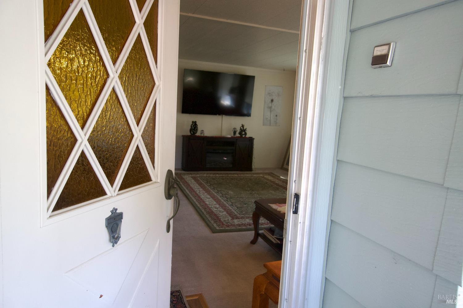 41 Plymouth Way Santa Rosa, CA 95403 - Photo 4 of 28 Come right in!