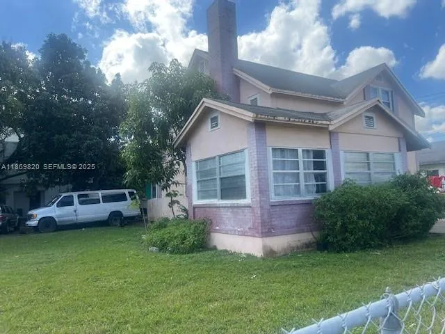 $689,999 | 10 Northwest 60th Street, Miami, FL 33127