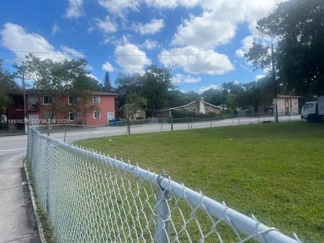 $689,999 | 10 Northwest 60th Street, Miami, FL 33127