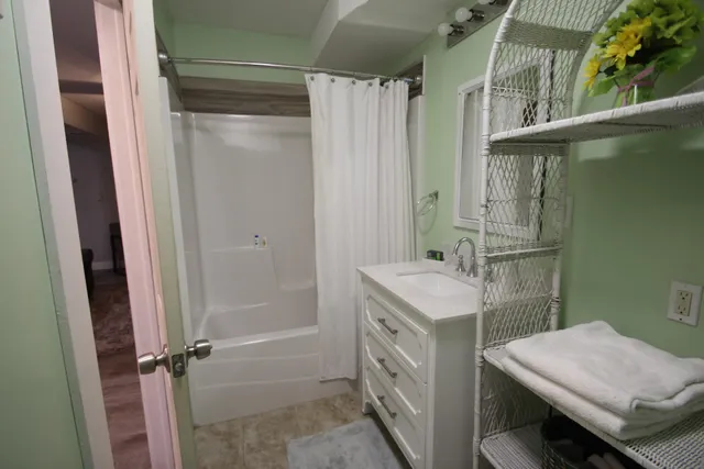 $1,350 | 401 West Main Street, Unit 102, Anoka, MN 55303