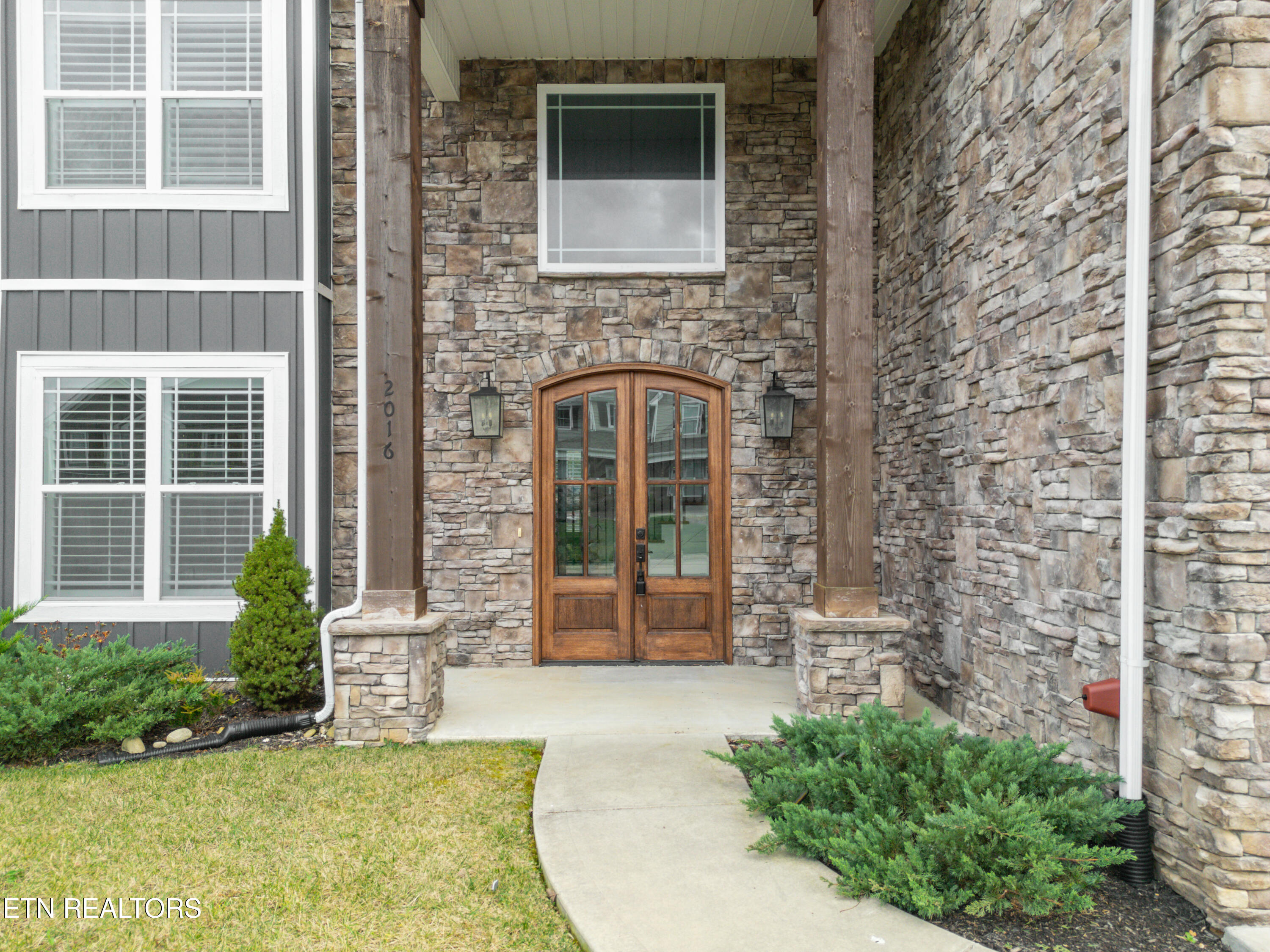 2016 Highlands Ridge Lane Knoxville, TN 37932 - Photo 2 of 40 Front Entry