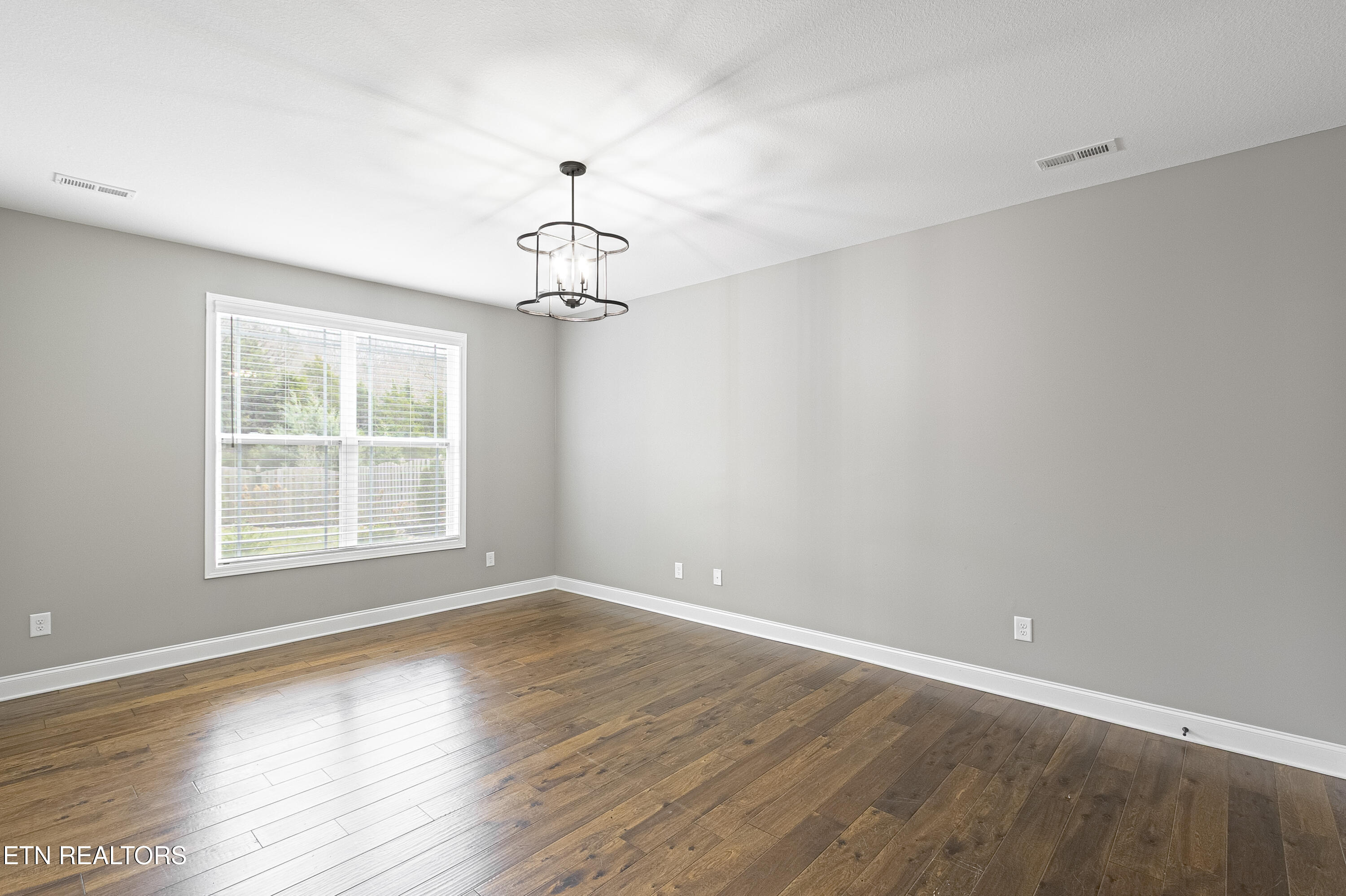 2016 Highlands Ridge Lane Knoxville, TN 37932 - Photo 21 of 40 Main level guest room