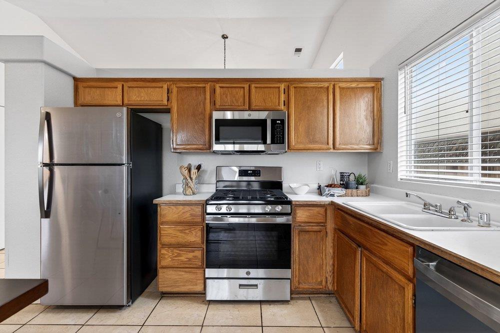 2430 Valley View Road Hollister, CA 95023 - Photo 15 of 36