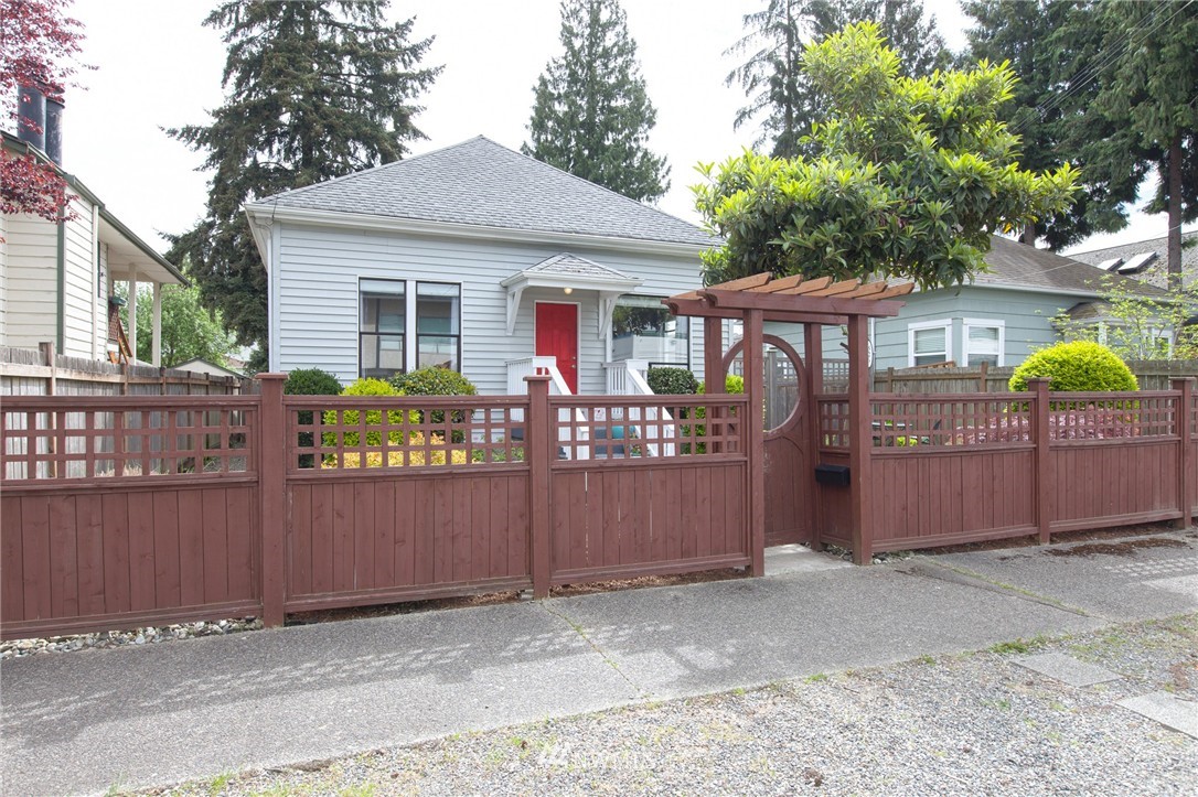 326 Burnett Avenue North Renton, WA 98057 - Photo 1 of 23