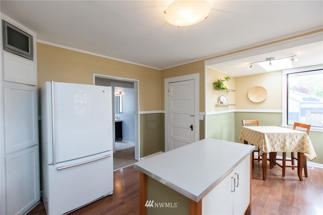 326 Burnett Avenue North Renton, WA 98057 - Photo 12 of 23