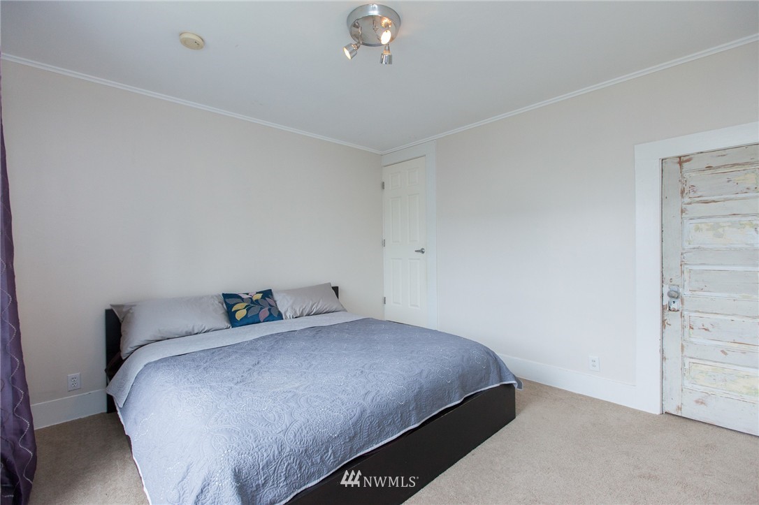 326 Burnett Avenue North Renton, WA 98057 - Photo 13 of 23