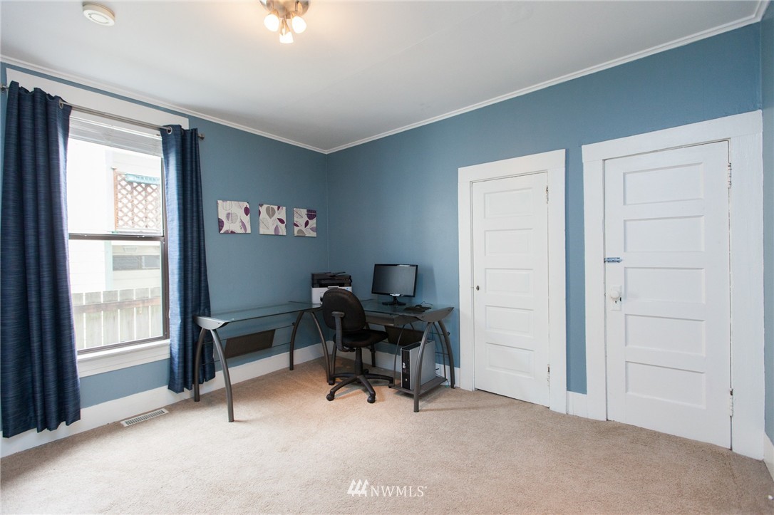 326 Burnett Avenue North Renton, WA 98057 - Photo 15 of 23