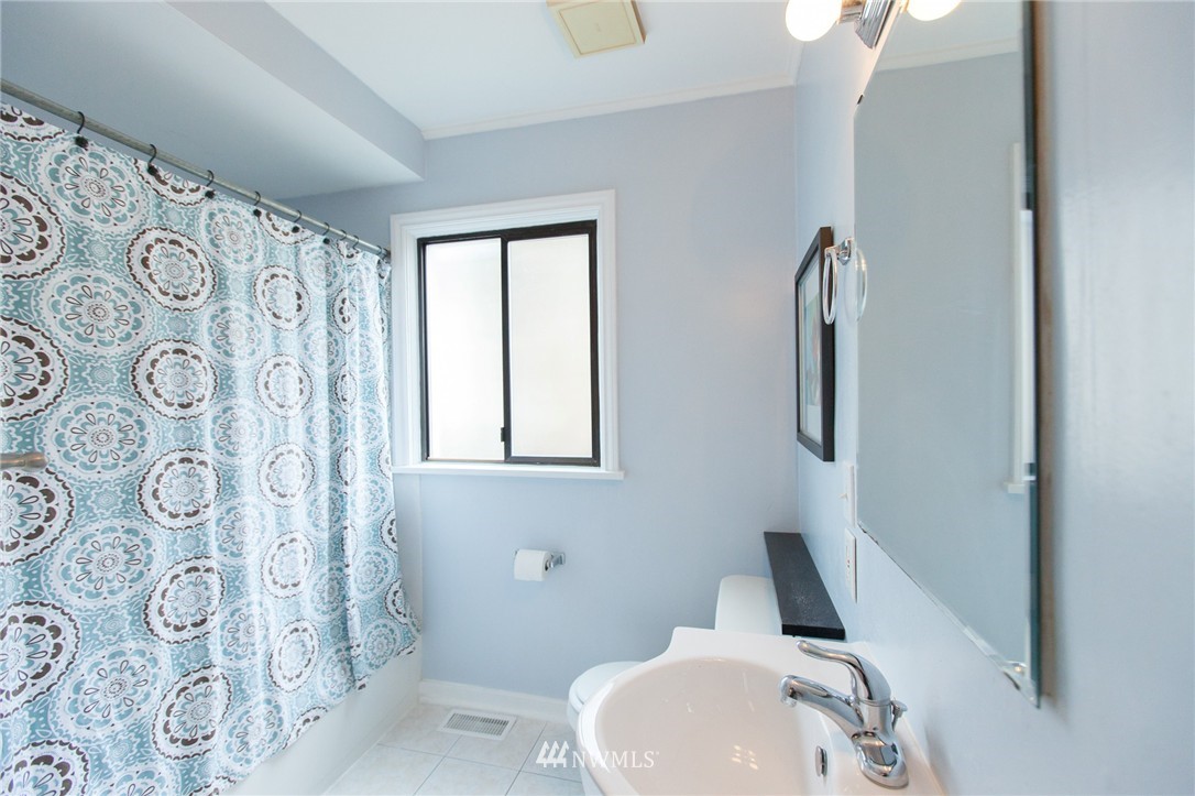 326 Burnett Avenue North Renton, WA 98057 - Photo 18 of 23