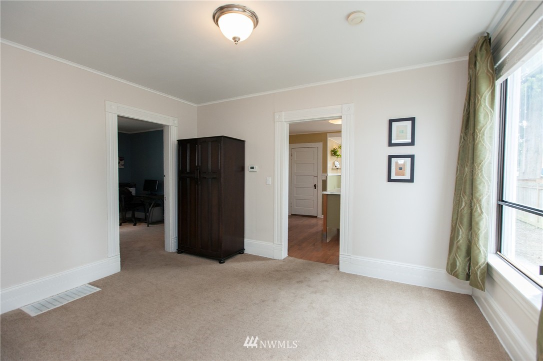 326 Burnett Avenue North Renton, WA 98057 - Photo 7 of 23
