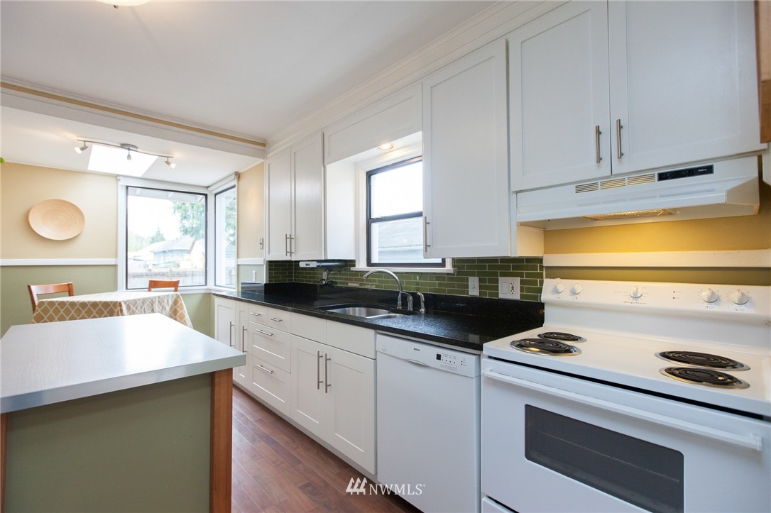326 Burnett Avenue North Renton, WA 98057 - Photo 8 of 23