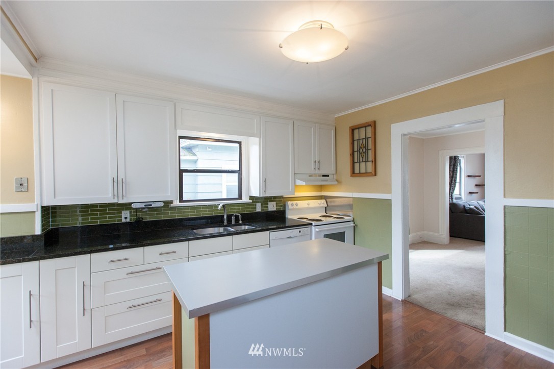 326 Burnett Avenue North Renton, WA 98057 - Photo 9 of 23