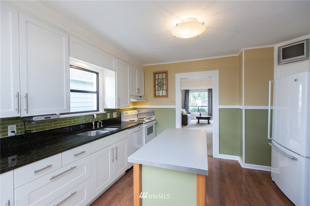 326 Burnett Avenue North Renton, WA 98057 - Photo 10 of 23
