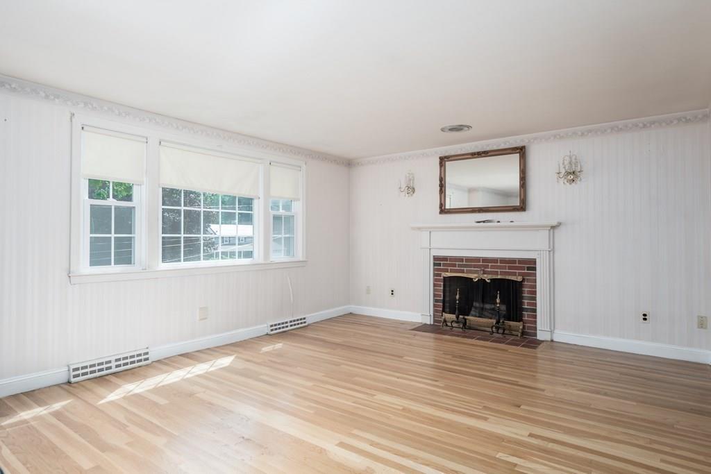 7 Cliff Road Chelmsford, MA 01824 - Photo 3 of 33