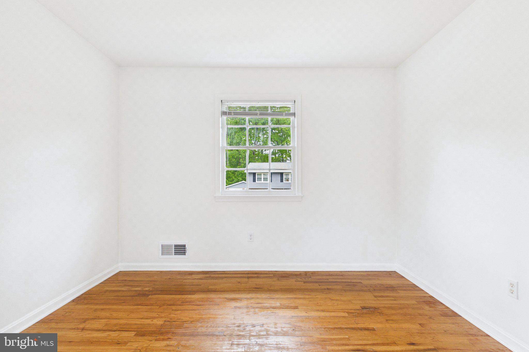 13235 Sturbridge Road Woodbridge, VA 22192 - Photo 52 of 53 Bright and airy blank canvas awaits.