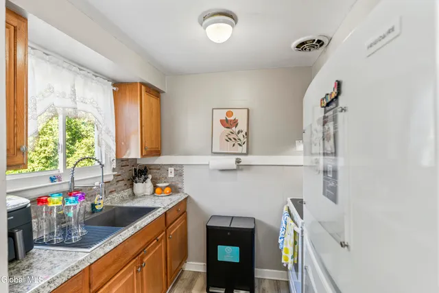 $1,550 | 321 Hackett Boulevard, Unit 2, Albany, NY 12208