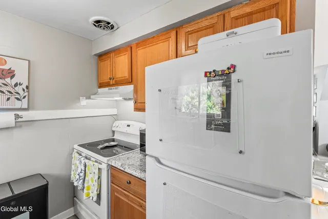 $1,550 | 321 Hackett Boulevard, Unit 2, Albany, NY 12208