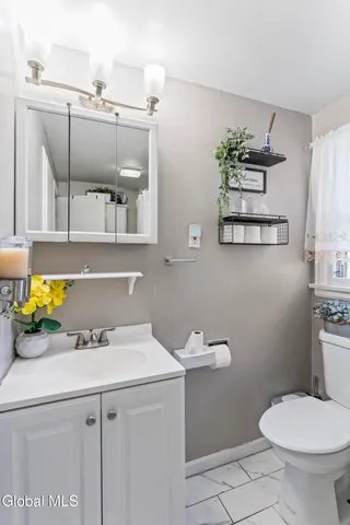 $1,550 | 321 Hackett Boulevard, Unit 2, Albany, NY 12208