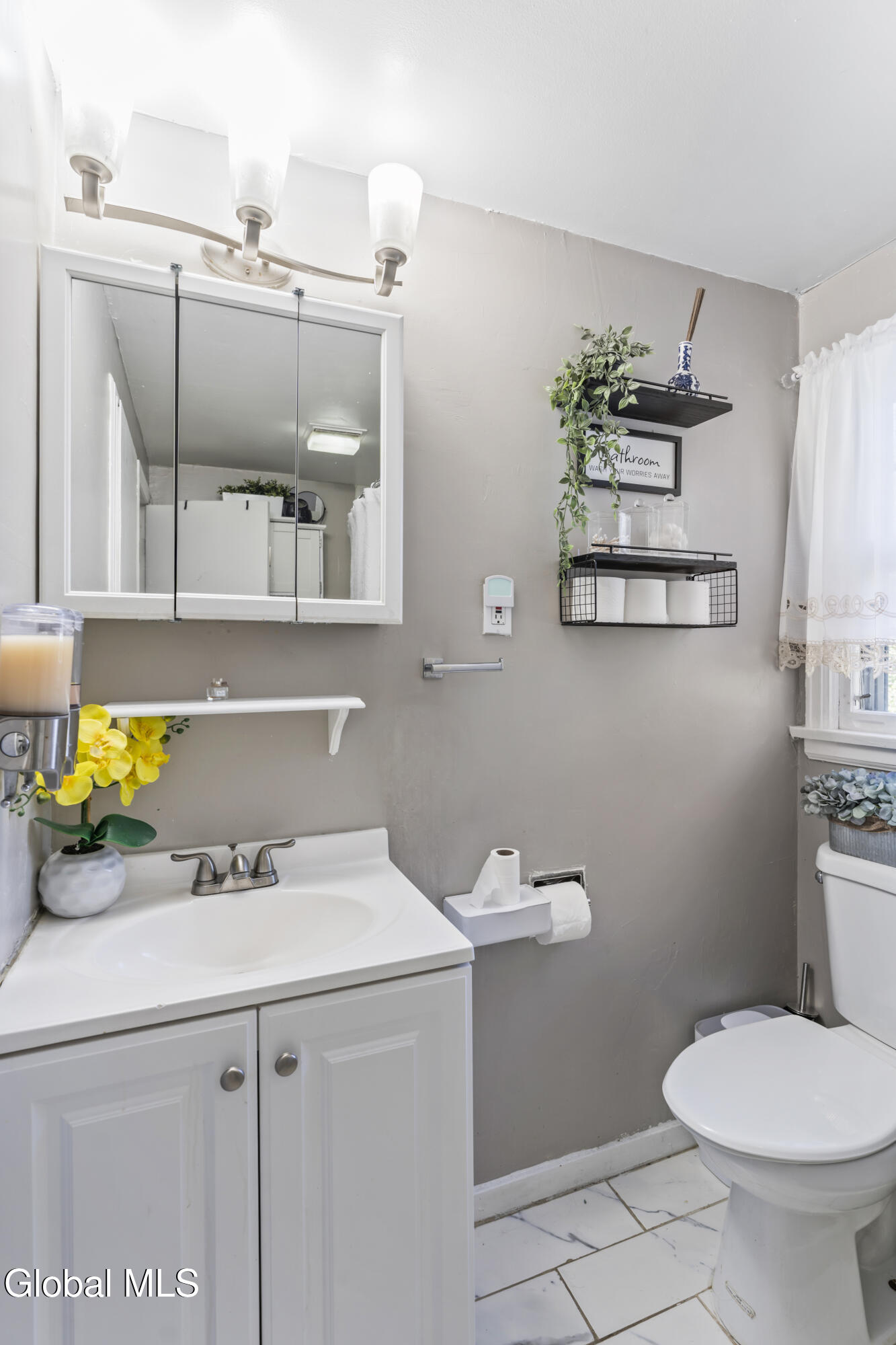 321 Hackett Boulevard, Unit 2 Albany, NY 12208 - Photo 16 of 26 DSC06549