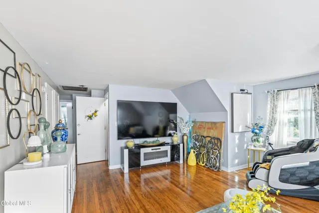 $1,550 | 321 Hackett Boulevard, Unit 2, Albany, NY 12208