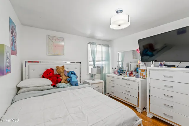 $1,550 | 321 Hackett Boulevard, Unit 2, Albany, NY 12208