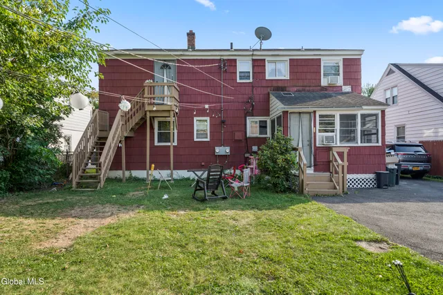 $1,550 | 321 Hackett Boulevard, Unit 2, Albany, NY 12208