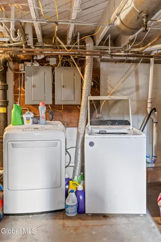 $1,550 | 321 Hackett Boulevard, Unit 2, Albany, NY 12208