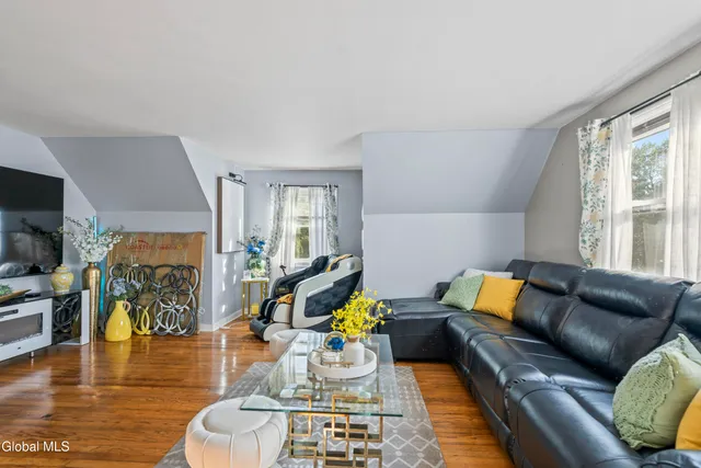 $1,550 | 321 Hackett Boulevard, Unit 2, Albany, NY 12208