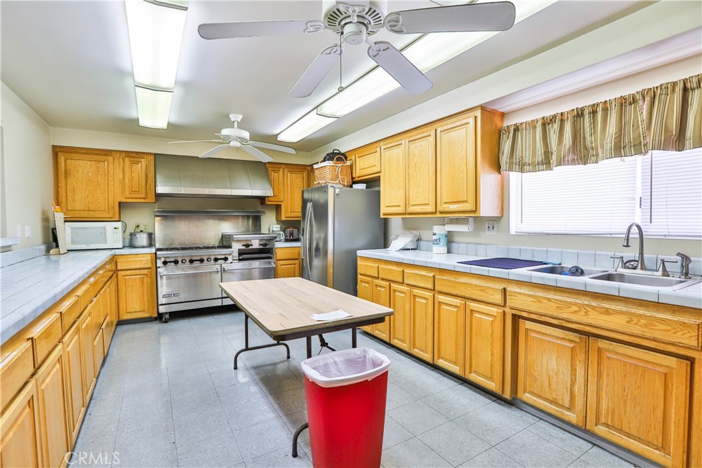 8651 Foothill Boulevard, Unit 82 Rancho Cucamonga, CA 91730 - Photo 49 of 56 a kitchen with a sink stove and cabinets