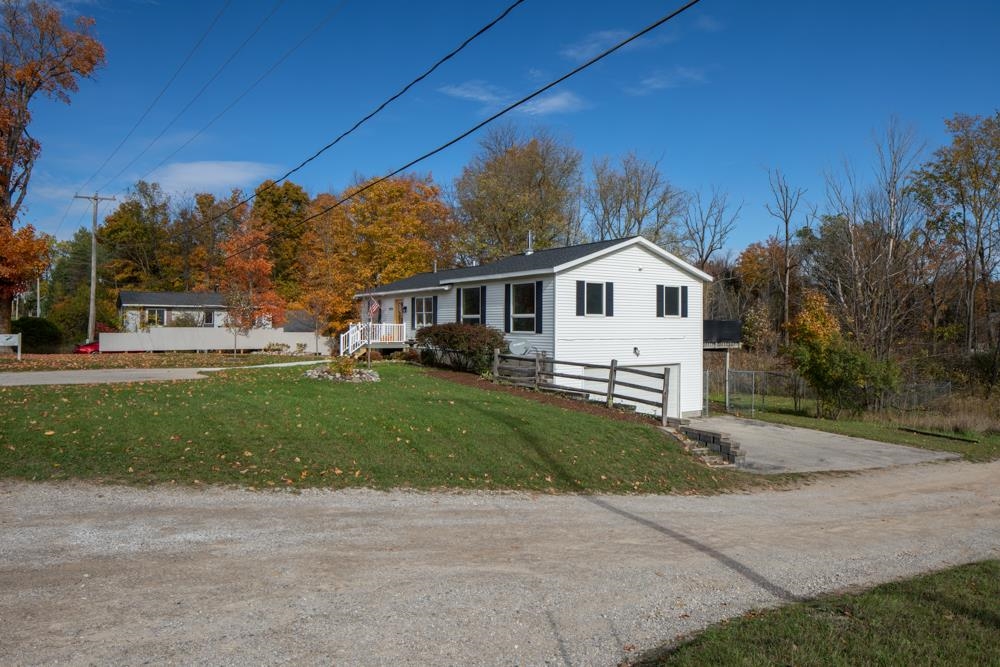 8335 South Maple City Road Maple City, MI 49664 - Photo 8 of 31