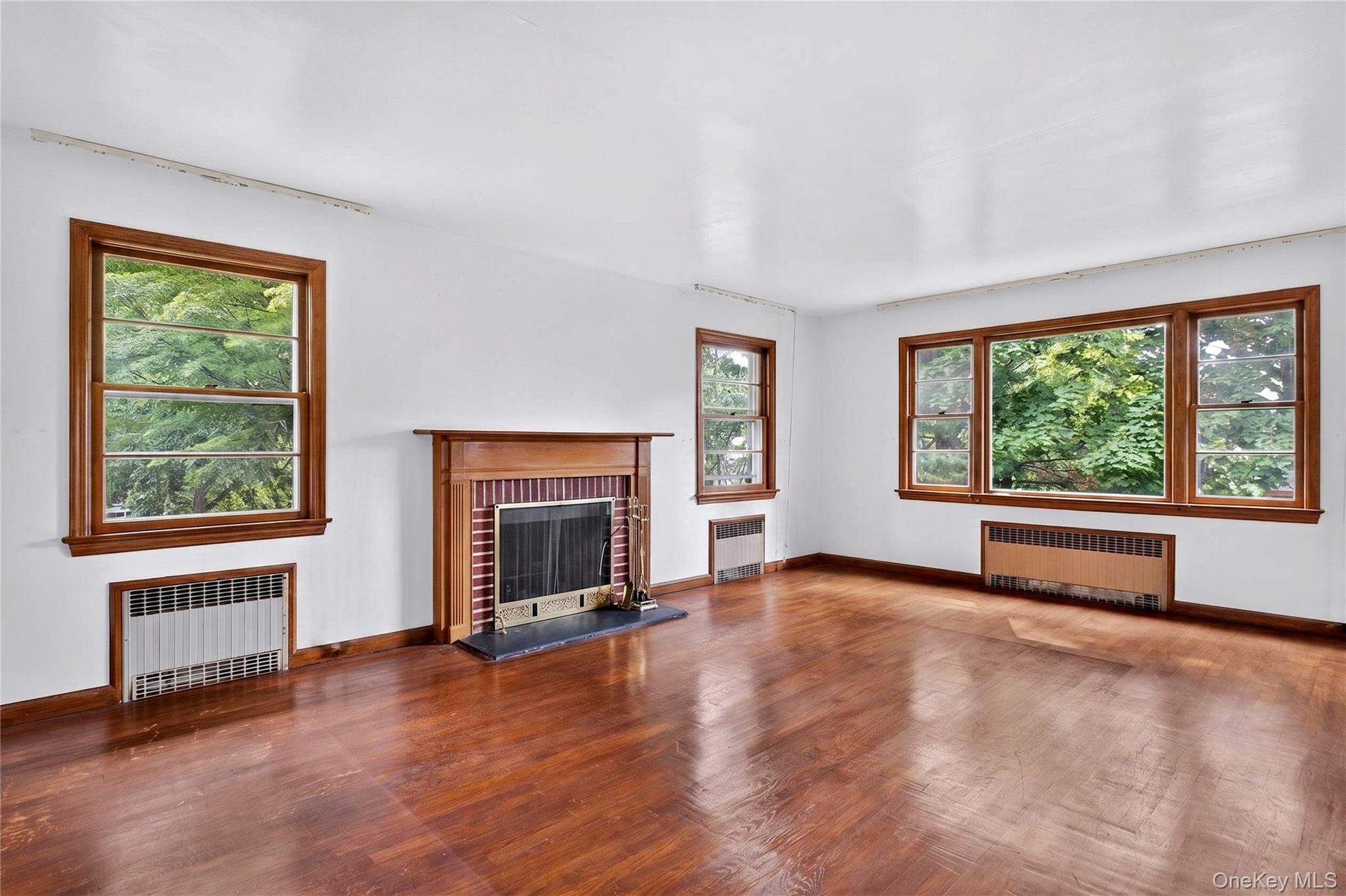 31 Orchard Farm Road Port Washington, NY 11050 - Photo 6 of 30 Gallery Image 6