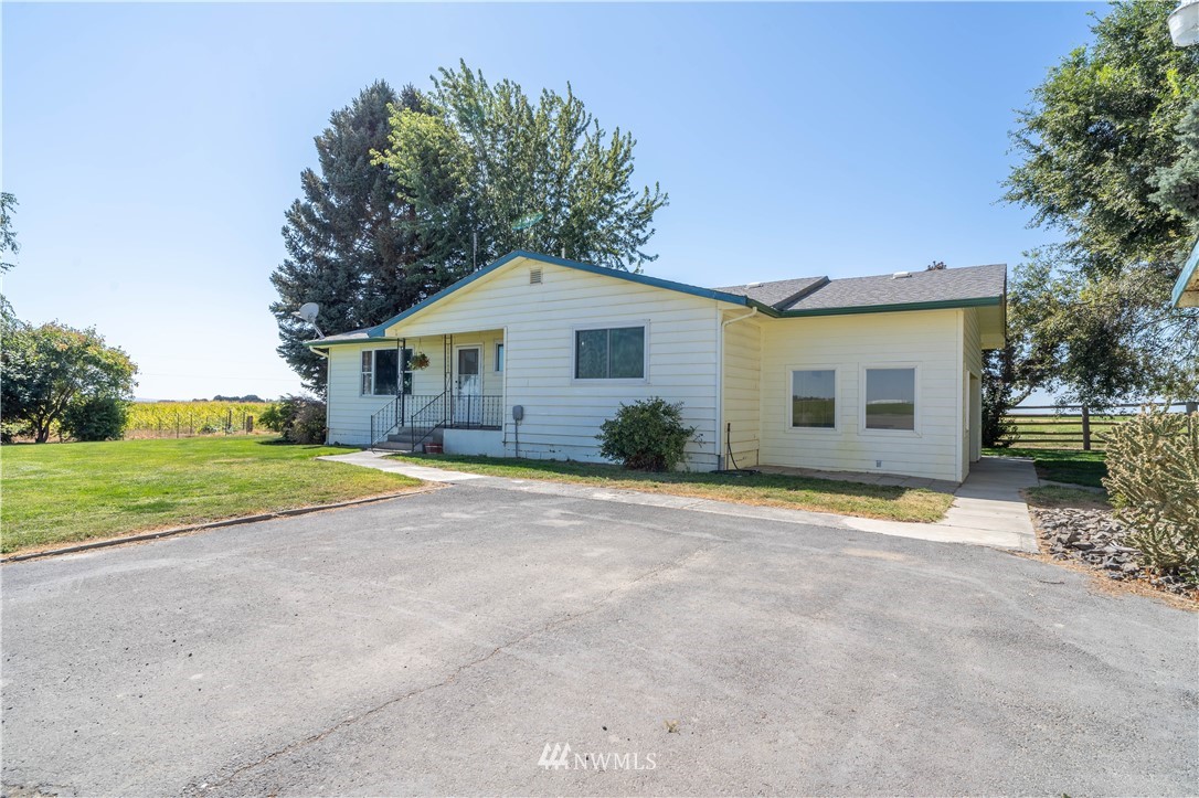512 Rd P Northeast Moses Lake, WA 98837 - Photo 2 of 39 a view of a house with a yard and large tree