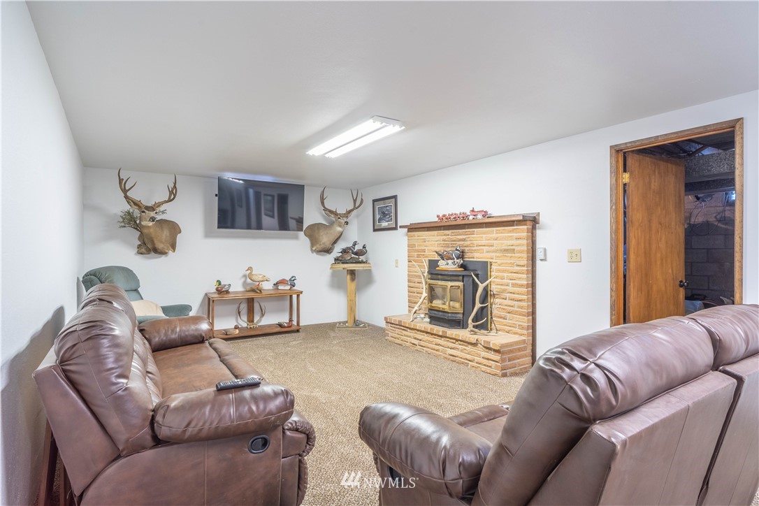 512 Rd P Northeast Moses Lake, WA 98837 - Photo 20 of 39 a living room with furniture and a large window