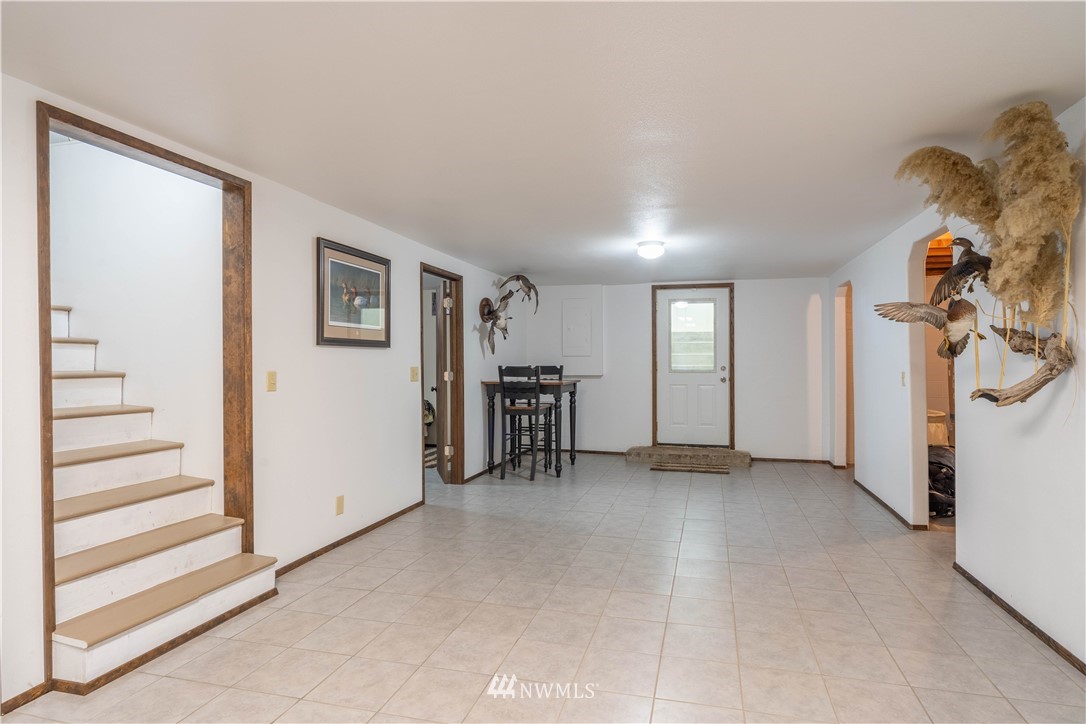 512 Rd P Northeast Moses Lake, WA 98837 - Photo 21 of 39 a view of empty room with windows and closet
