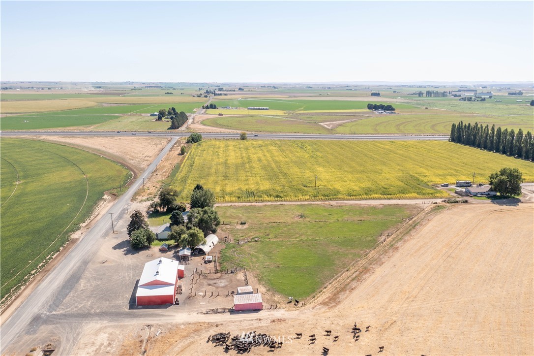 512 Rd P Northeast Moses Lake, WA 98837 - Photo 29 of 39 a view of an ocean and beach