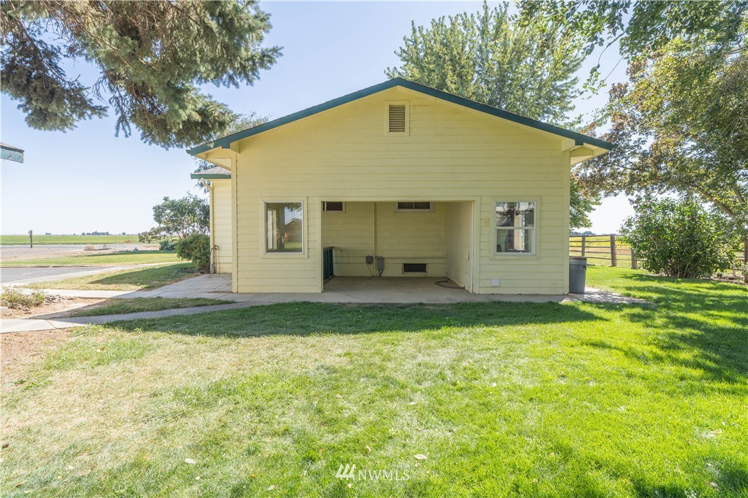 512 Rd P Northeast Moses Lake, WA 98837 - Photo 31 of 39 a view of a house with a yard and a large tree