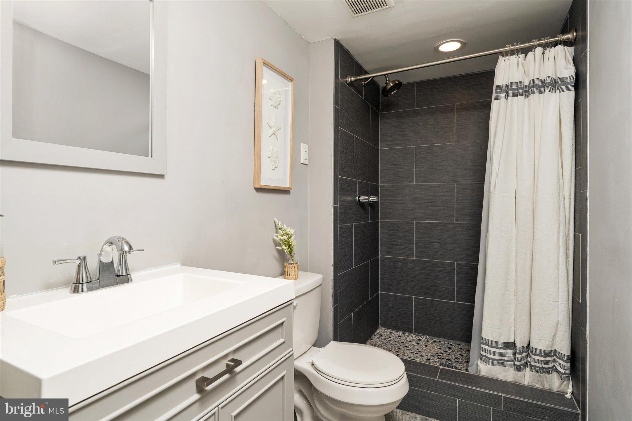 18 John Lenhardt Road Hamilton, NJ 08690 - Photo 14 of 36 First Floor Full Bath