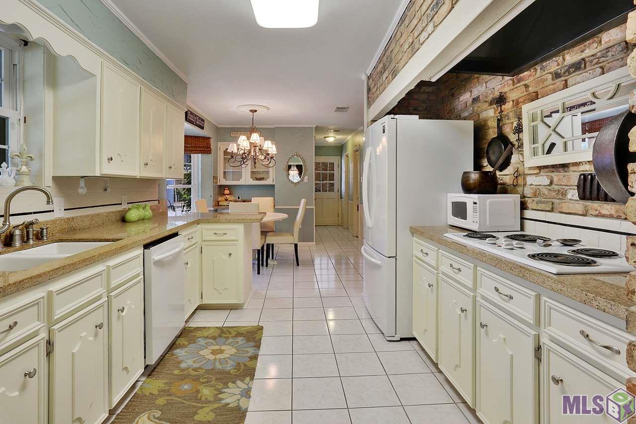 2644 Woodland Ridge Boulevard Baton Rouge, LA 70816 - Photo 5 of 24