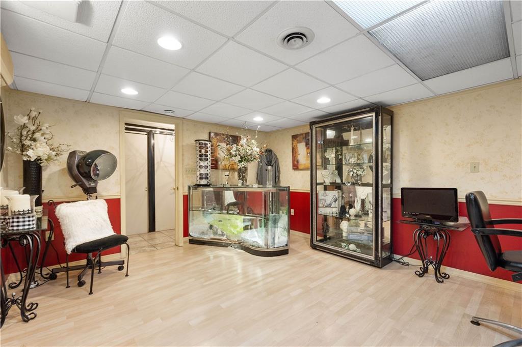 546 Lindsay Road Carnegie, PA 15106 - Photo 20 of 24 Gallery Image 20