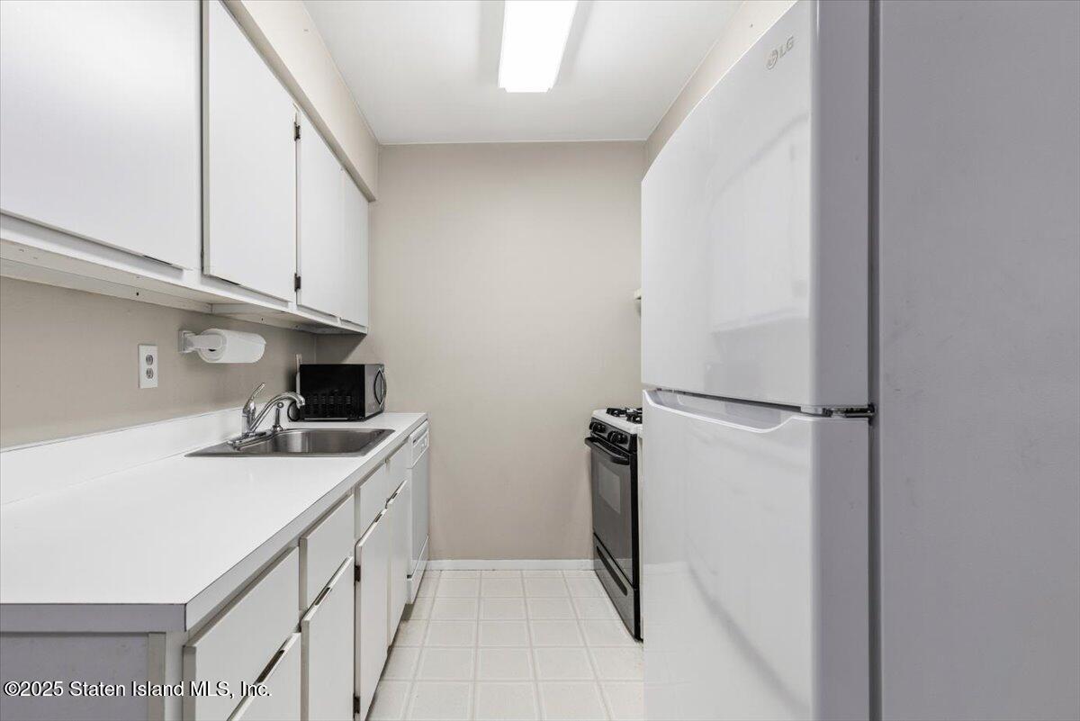 4189 Amboy Road, Unit 1B Staten Island, NY 10308 - Photo 9 of 27 09-555A9688a