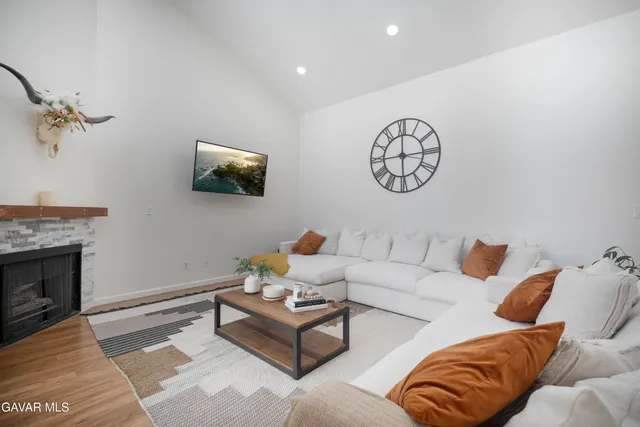 $335,000 | 43334 32nd Street West, Lancaster, CA 93536