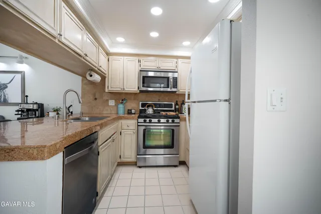 $335,000 | 43334 32nd Street West, Lancaster, CA 93536