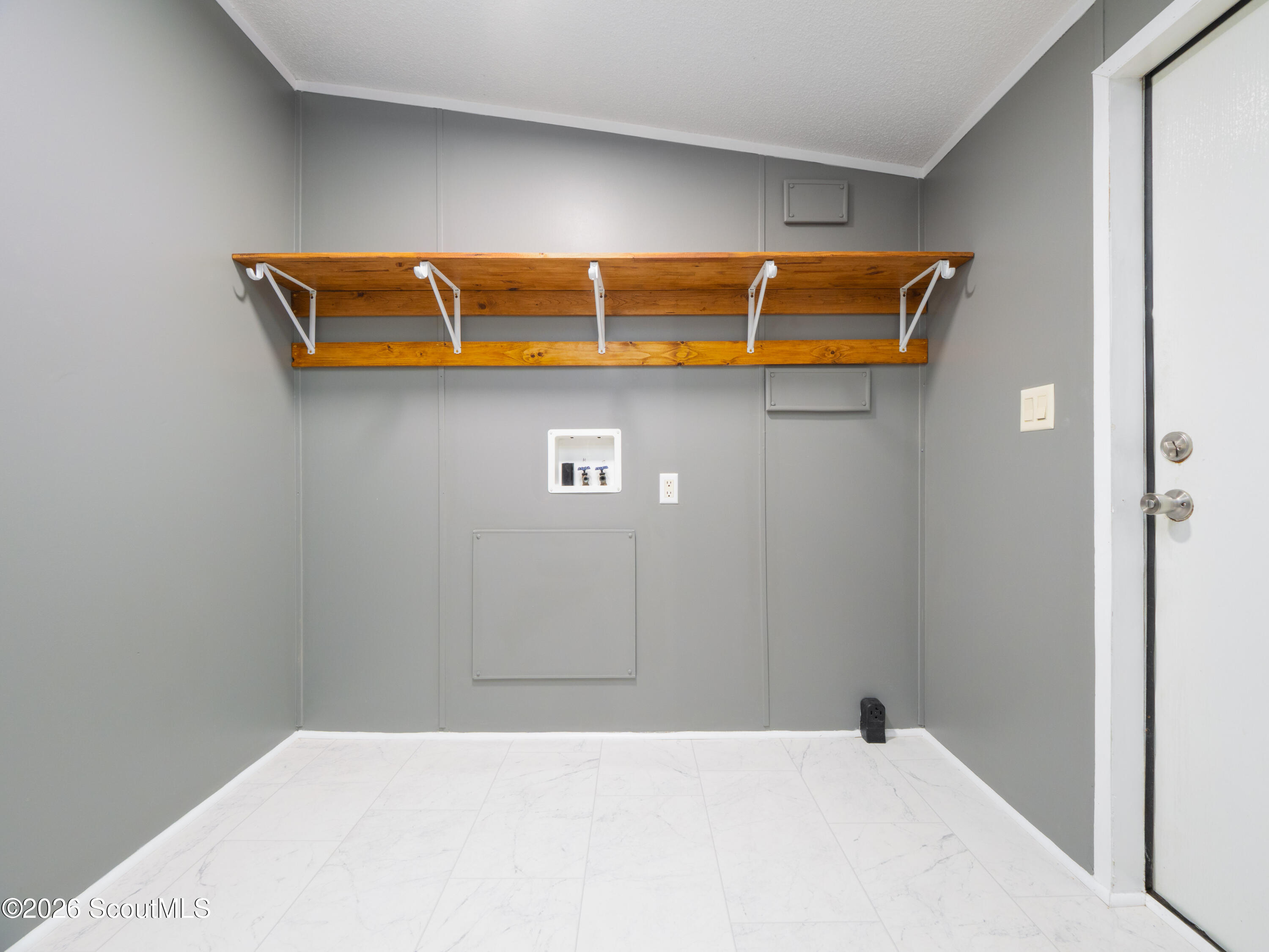 605 Birchwood Road Nahunta, GA 31553 - Photo 8 of 26 Laundry room