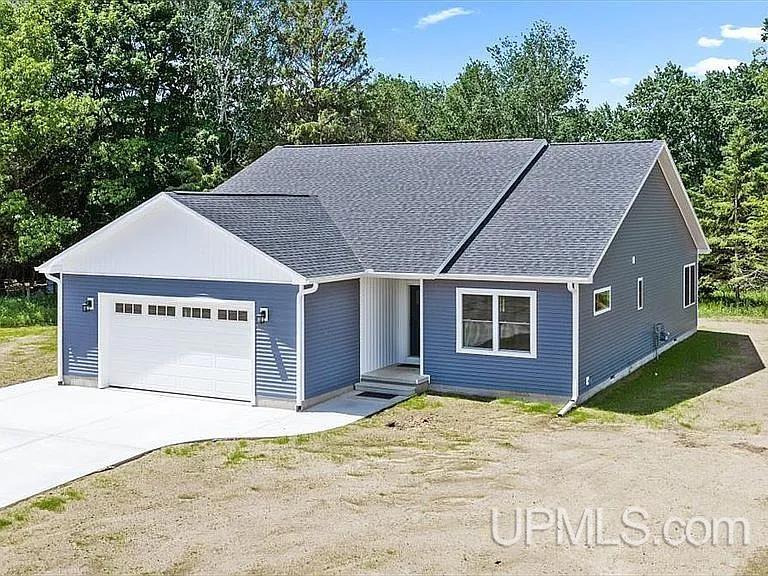 820 Willow Creek Road Escanaba, MI 49829 - Photo 1 of 36