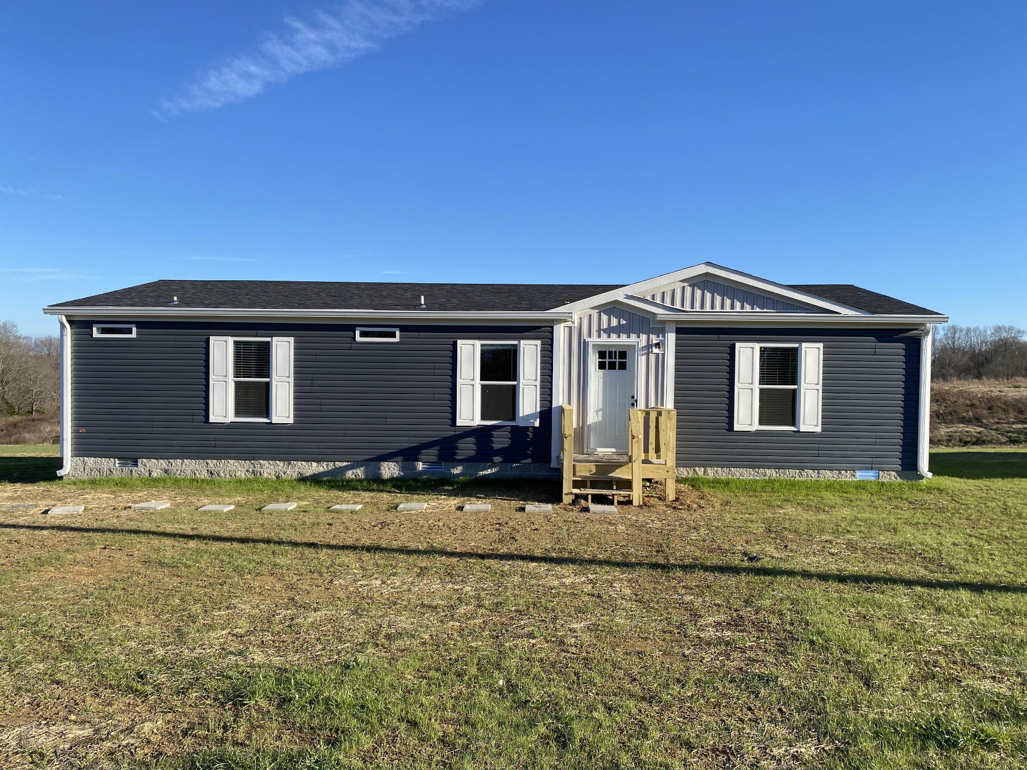 1668 Gamaliel Road Red Boiling Springs, TN 37150 - Photo 2 of 25 a front view of a house with garden