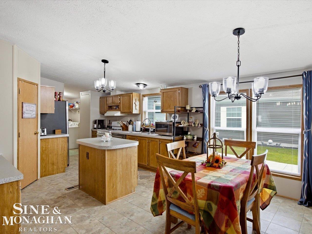 3211 Keewahdin Road Fort Gratiot, MI 48059 - Photo 10 of 26 50222327-d14d222c-221a-4af0-9beb-4cca6e73caec.JPG