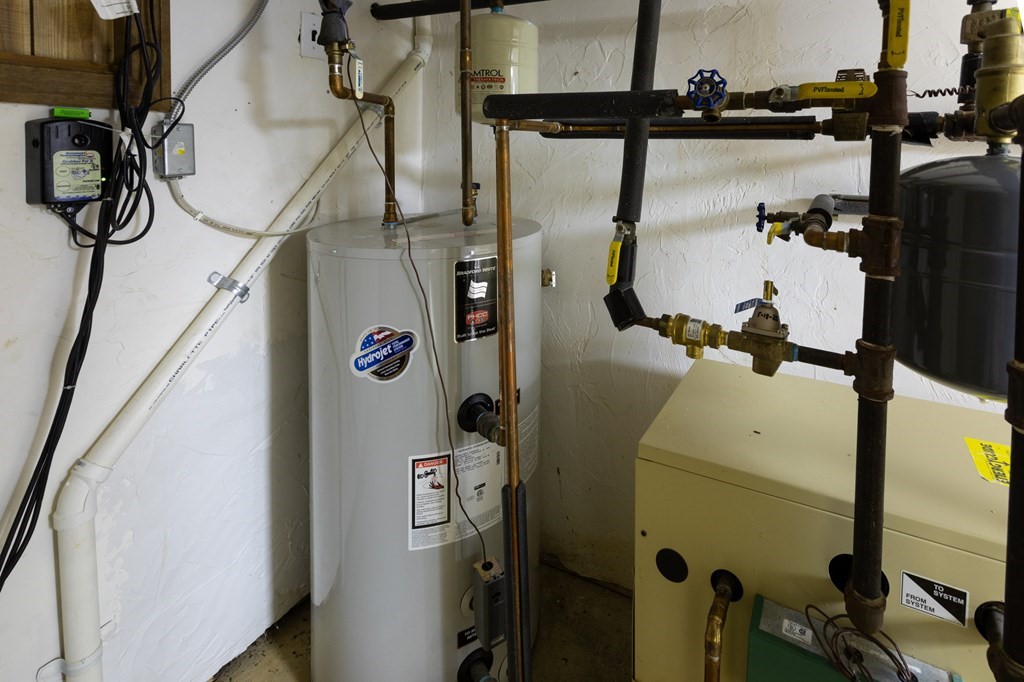 329 White Oak Trail Barnstable, MA 02632 - Photo 37 of 38 a bathroom with a shower