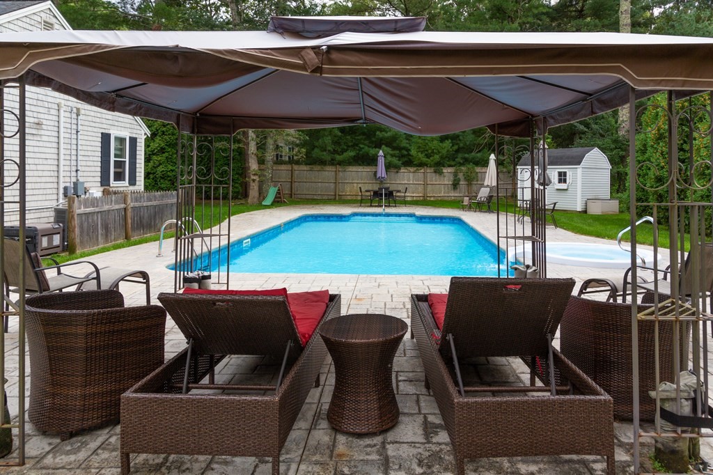 329 White Oak Trail Barnstable, MA 02632 - Photo 6 of 38 a patio with table and chairs
