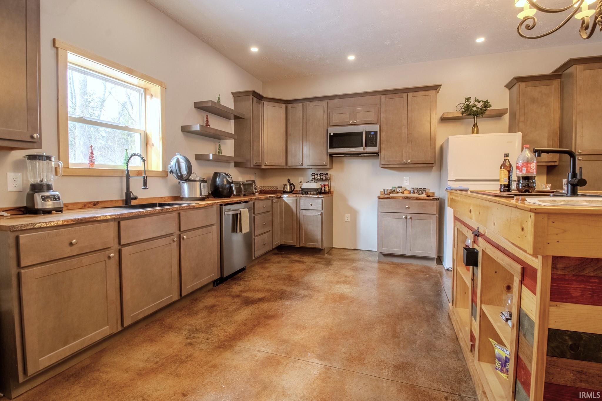 118 Whipple Road Winamac, IN 46996 - Photo 4 of 21