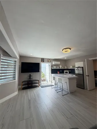 $1,750 | 8235 Southwest 41st Terrace, Unit 1, Miami, FL 33155